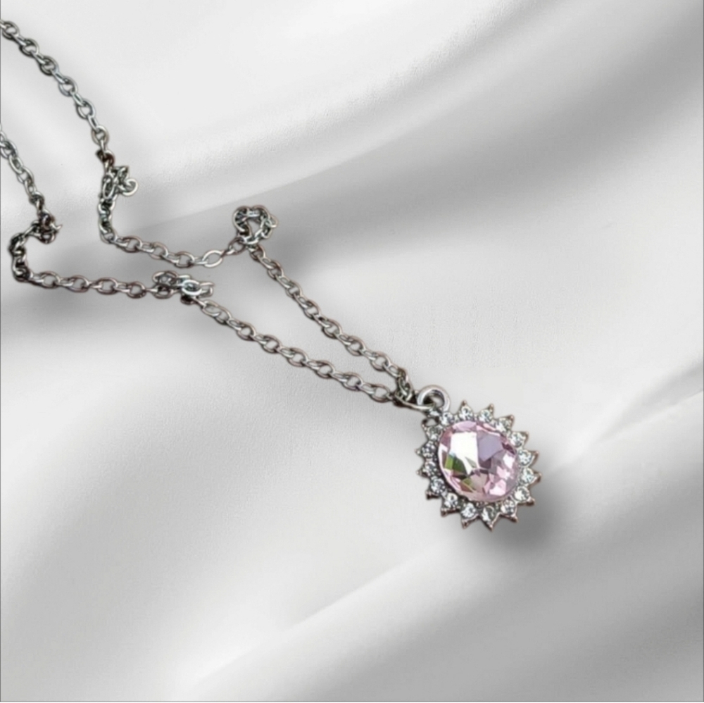 NWT Stunning Oval Pink Rhinestone Charm On Stainless Steel Chain Necklace!